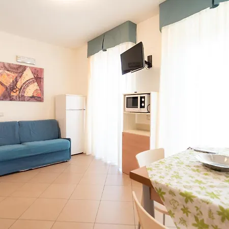 Apart Otel Appartamenti Per Vacanze Anchisemare 3*