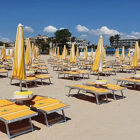 Appartamenti Per Vacanze Anchisemare Aparthotel 3*