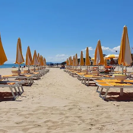 Aparthotel Appartamenti Per Vacanze Anchisemare 3*