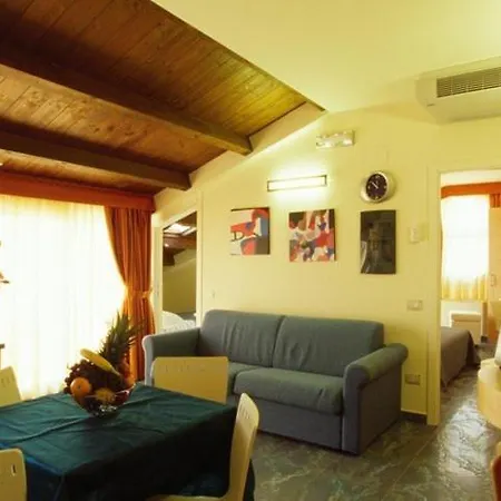 Aparthotel Appartamenti Per Vacanze Anchisemare 3*