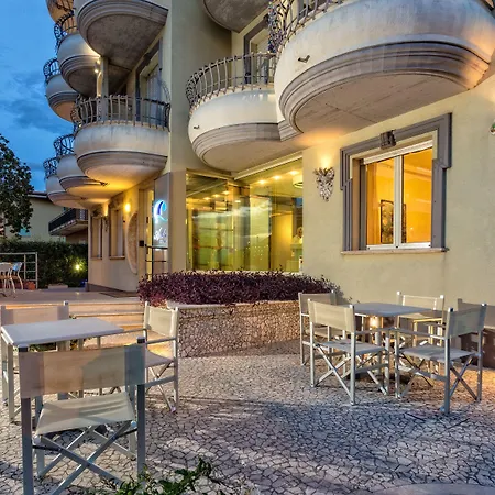 Aparthotel Appartamenti Per Vacanze Anchisemare Alba Adriatica