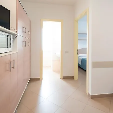 Appartamenti Per Vacanze Anchisemare Aparthotel 3*