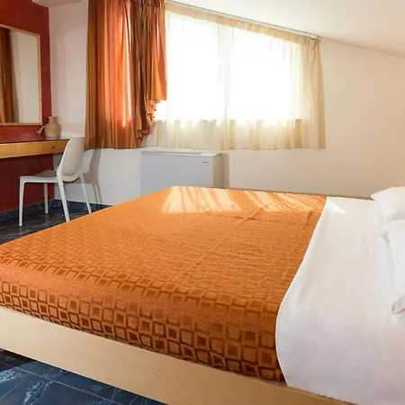 Appartamenti Per Vacanze Anchisemare Aparthotel 3*