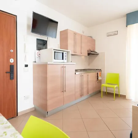 Aparthotel Appartamenti Per Vacanze Anchisemare 3*