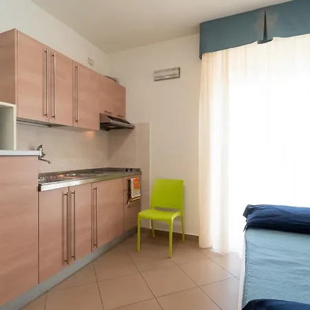 Aparthotel Per Vacanze Anchisemare Alba Adriatica