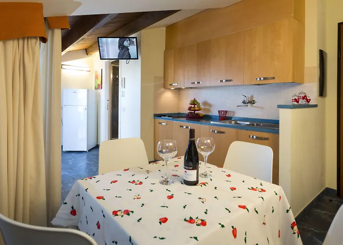 Appartamenti Per Vacanze Anchisemare Aparthotel 3*