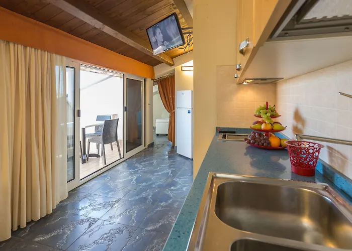 Appartamenti Per Vacanze Anchisemare Aparthotel 3*