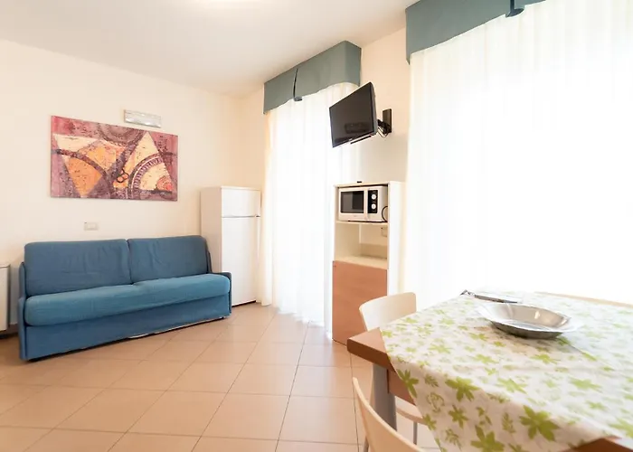 Aparthotel Appartamenti Per Vacanze Anchisemare 3*